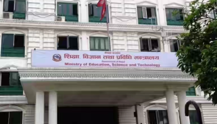 पुन: विद्यालय खोल्न सरकारको निर्देशन, आजबाट सबै विद्यालयमा खोप(सूचना)