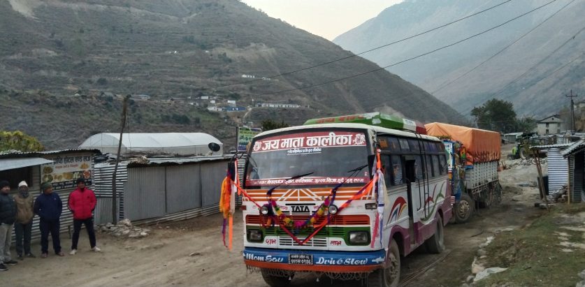 कर्णाली करिडोर राजमार्गमा पहिलो पटक बस गुड्यो