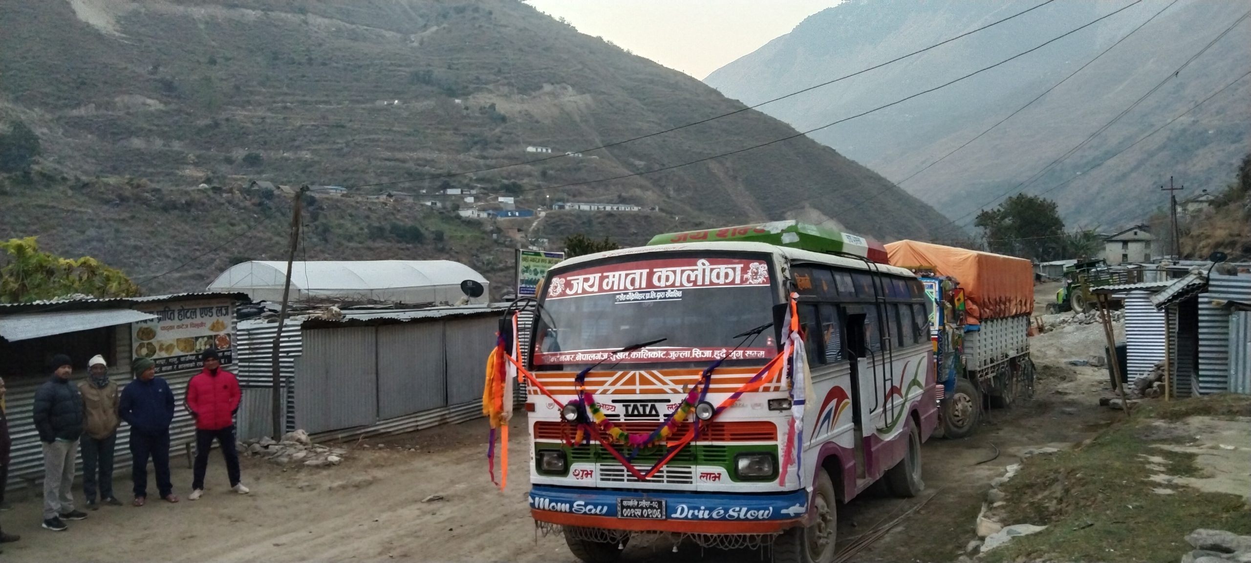 कर्णाली करिडोर राजमार्गमा पहिलो पटक बस गुड्यो