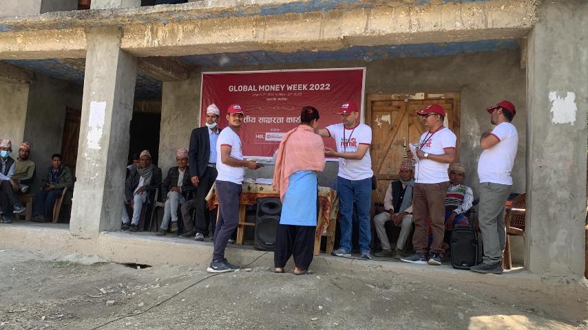 बैँकले गर्यो वित्तीय  साक्षरता  कार्यक्रम तथा शैक्षिक सामाग्री वितरण