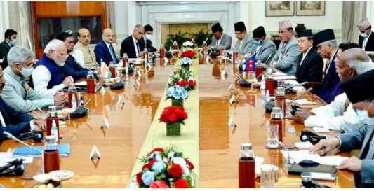 नेपाल र भारतका प्रतिनिधि मण्डलबीच नयाँ दिल्लीकाे हैदराबाद हाउसमा द्विपक्षीय बैठक जारी