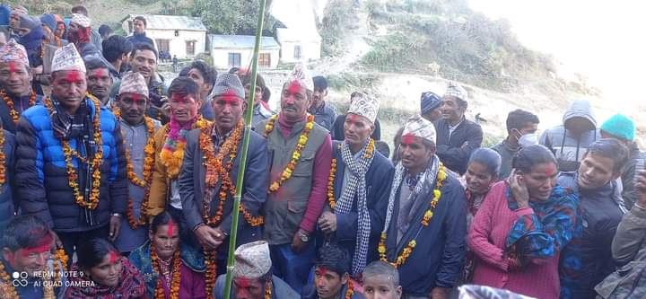 बाजुरामा ३२ जनाले गरे एमाले प्रवेश