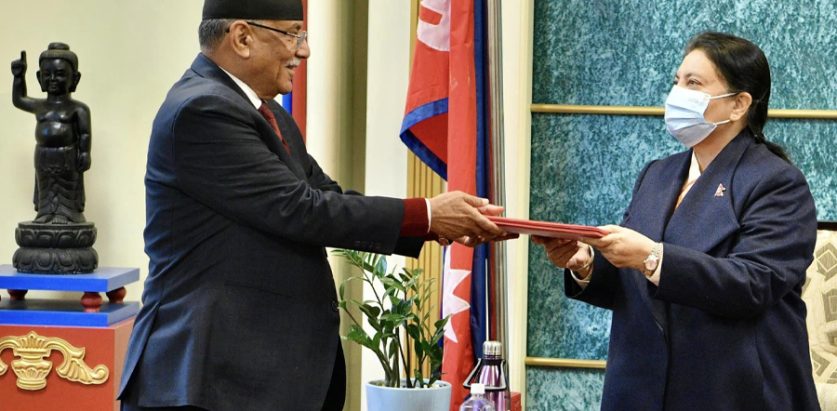 सरकार बनाउन प्रचण्डले  राष्ट्रपति समक्ष दाबी पेस गरे