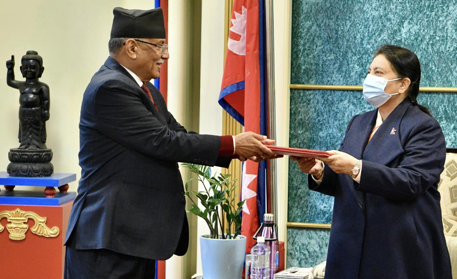 सरकार बनाउन प्रचण्डले  राष्ट्रपति समक्ष दाबी पेस गरे