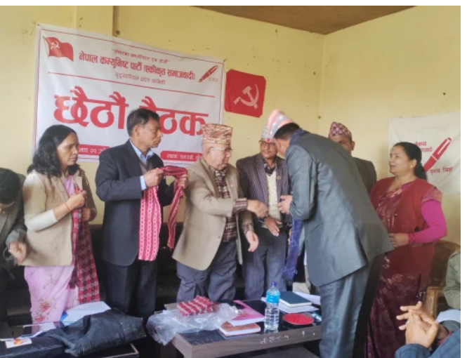 अर्थ मन्त्री शाहीलाई माधब नेपालकाे बधाई