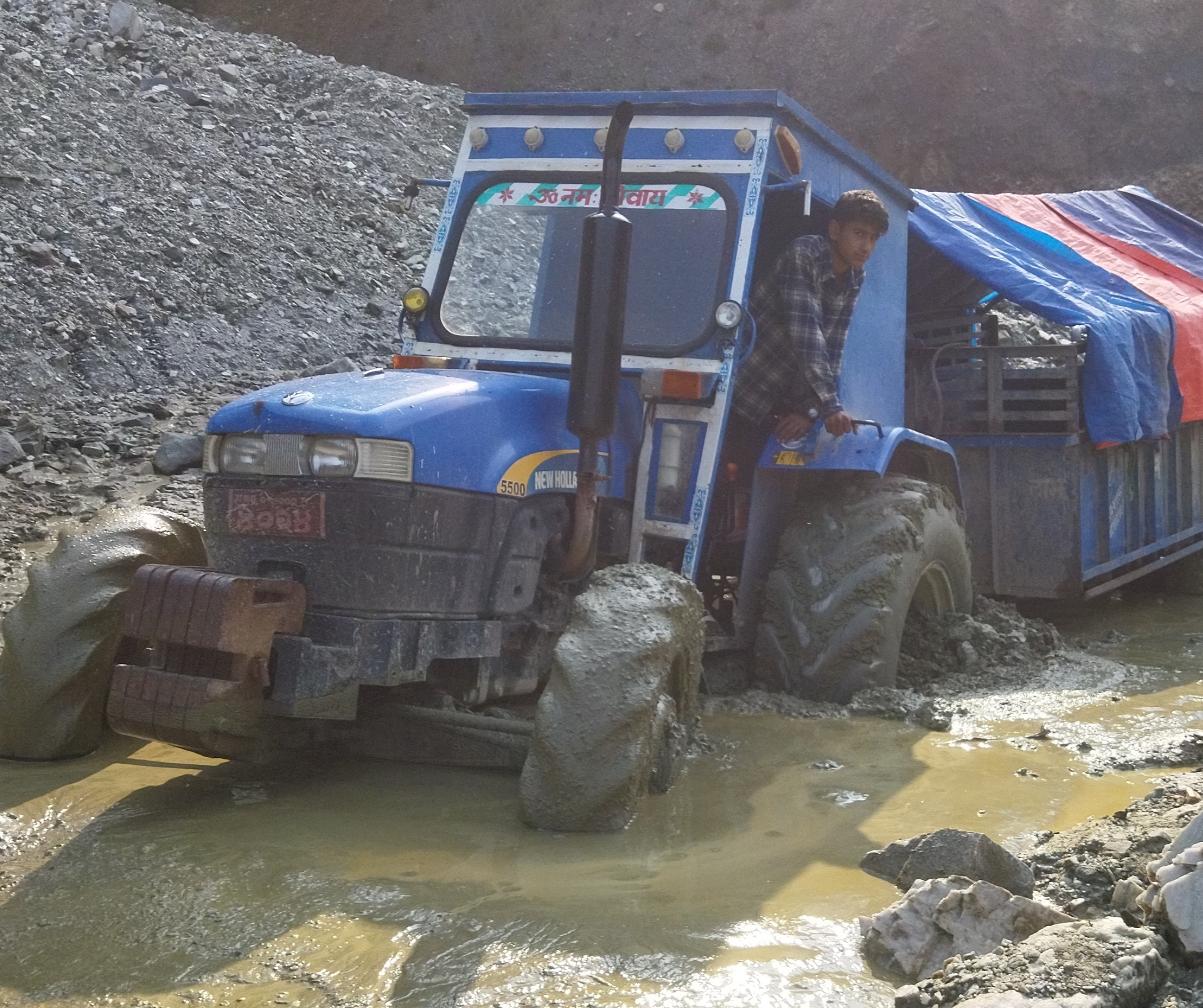 पहिराेले गर्दा मार्तडी काेल्टीकाे सडक अबरुद्द