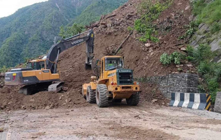 पहिरोले मुग्लिन-नारायणगढ सडकखण्ड अवरूद्ध