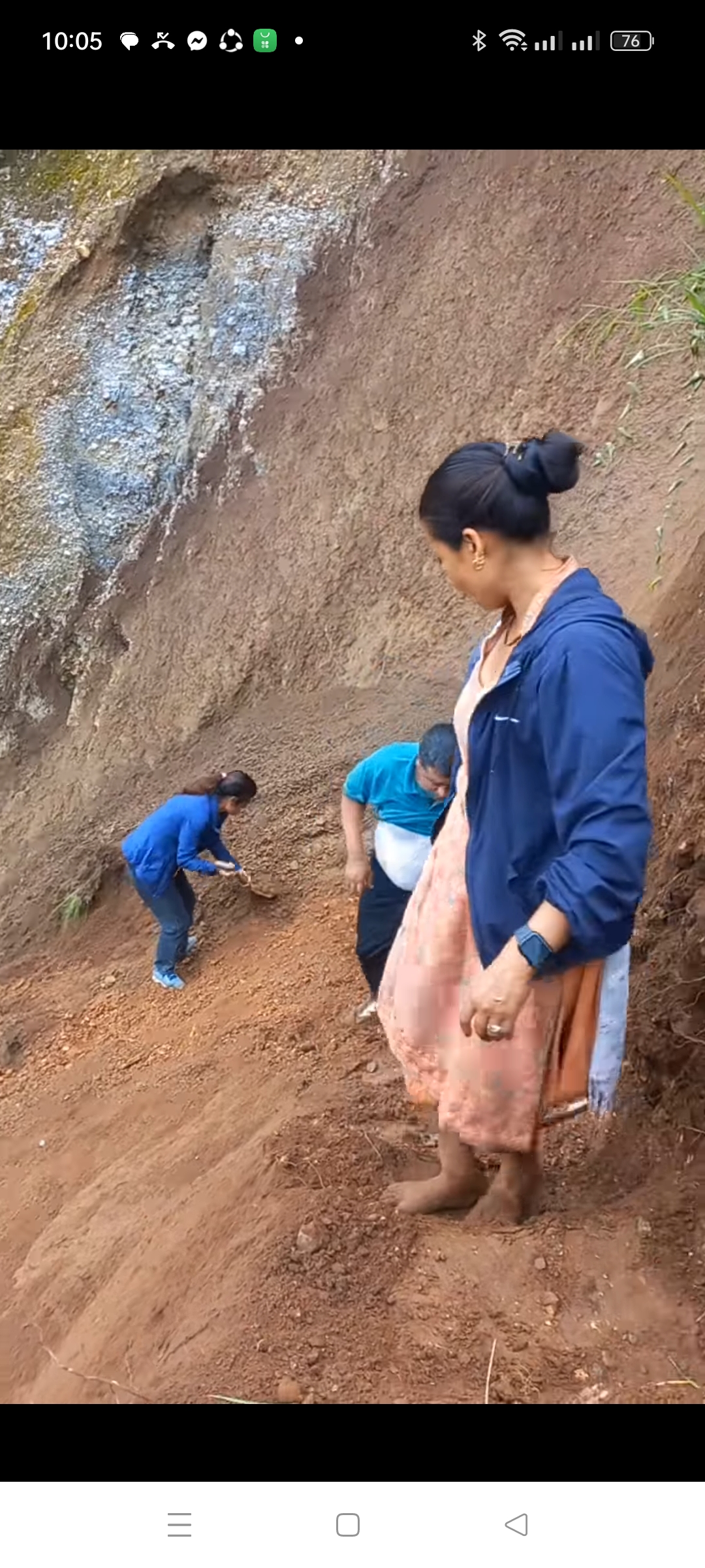 बडिमालिका ७का जनप्रतिनिधि तथा कर्मचारीले बाटाे मर्मत कार्य गरेका छन्