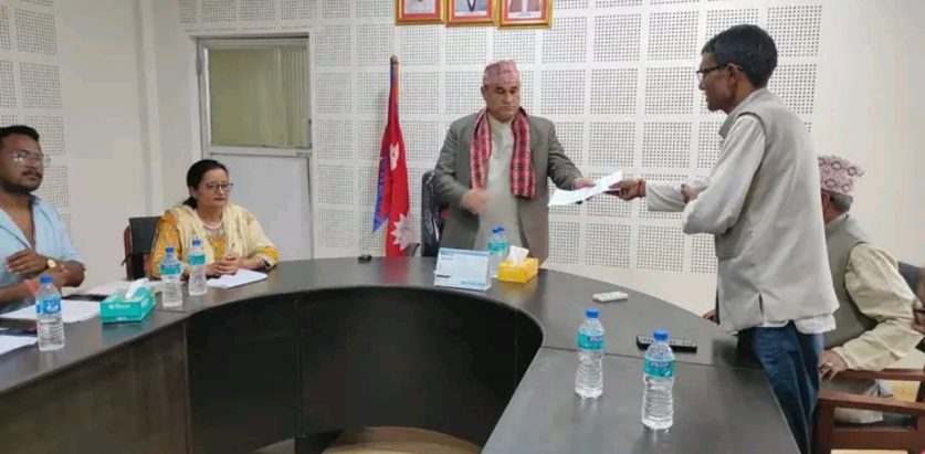 सुदुरपश्चिम मुख्यमन्त्री शाहलाई काङ्ग्रेस बाजुराले ज्ञापन पत्र बुझाए