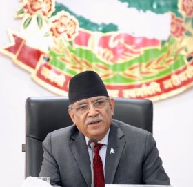 logo बालबालिकाको अधिकार तथा हकहितको संरक्षण गर्न सरकार प्रतिबद्ध छः प्रधानमन्त्री Avatar photo नेपाली पत्र शुक्रबार, २०८० भदौ २९ गते, ११:१७ मा प्रकाशित राजनीति 3 Shares facebook sharing buttontwitter sharing buttonsharethis sharing button     काठमाडौँ । प्रधानमन्त्री पुष्पकमल दाहाल ‘प्रचण्ड’ले बालमैत्री वातावरणमा बालबालिकाको अधिकार तथा हकहितको संरक्षण, संवर्द्धन, सम्मान, प्रवर्द्धन र परिपूर्ति गर्न सरकार प्रतिबद्ध रहेको बताएका छन् ।  राष्ट्रिय बाल दिवस, २०८० का अवसरमा आज शुभकामना दिँदै उहाँले संविधान, बालबालिकासम्बन्धी कानुन र नीतिमा भएका कानुनी, नीतिगत र संस्थागत व्यवस्था कार्यान्वयन गर्न सरकार अग्रसर रहेको बताए । विशेष संरक्षणको आवश्यक भएका बालबालिकाको संरक्षण र संवर्द्धन गर्न सम्बन्धित स्थानीय तहबाटै वैकल्पिक हेरचाह र परिवारिक सहयोग गर्नु राज्यको दायित्व भएको उल्लेख गर्दै प्रधानमन्त्री दाहालले तीनै तहका सरकारले यस्ता बालबालिकाका लागि लगानी वृद्धि गर्न आवश्यक रहेको बताए ।  प्रधानमन्त्री दाहालले बालबालिकाको पोषण, शिक्षा, स्वास्थ्य, संरक्षण र सहभागिताजस्ता आधारभूत बाल अधिकारसहित सबै प्रकारका बाल अधिकारको संरक्षण र संवर्द्ध्न गर्न÷गराउन सङ्घीय सरकार, प्रदेश सरकार र स्थानीय तहलाई आगामी वर्षदेखि थप लगानीका योजना र कार्यक्रम तर्जुमा गरी बालबालिकामा लगानी वृद्धि गर्न अपिल गरेका छन् । बाल यौन दुव्र्यवहार, बालबालिकाविरूद्धको हिंसा, बालविवाह, बालश्रम, बालबालिकाको बेचबिखन तथा अनधिकृत ओसारपसारजस्ता घृणित कार्यहरू हुन नसक्ने घरपरिवार, समुदाय, समाज र सिङ्गो नेपाल राष्ट्र निर्माण गर्नु हामी सबैको साझा दायित्व र कर्तव्य भएको उनको भनाइ छ ।  “यसका लागि तीनै तहका सरकारी तथा गैरसरकारी संस्थागत बाल संरक्षण संयन्त्रहरू, राष्ट्रिय बाल अधिकार परिषद्, प्रदेश बाल अधिकार समिति र स्थानीय बाल अधिकार समितिहरूको संस्थागत स्रोतसाधनको विकास गरी क्रियाशील बनाउनुपर्दछ”, प्रधानमन्त्री दाहालले भने ।  बालबालिकाको सर्वाङ्गीण विकासका लागि सङ्घ, प्रदेश तथा स्थानीय तहमा रहेका निकाय, बालबालिकाका क्षेत्रमा कार्यरत दातृ निकाय, राष्ट्रिय तथा अन्तर्राष्ट्रिय गैरसरकारी सङ्घसंस्थालगायतलाई अनुरोध गर्दै उनले बाल अधिकारको संरक्षण तथा प्रवरद्धनका लागि थप क्रियाशीलताका साथ कार्य गर्न आग्रह गरेका छन् ।  प्रधानमन्त्री दाहालले राष्ट्रिय बाल दिवसका अवसरमा सम्पूर्ण बालबालिकाको सुखी, खुसी, समृद्ध र बालमैत्री जीवनयापनको कामना गर्दै उत्तरोत्तर प्रगति र उज्ज्वल भविष्यको शुभकामना व्यक्त गरेका छन् । ‘बालबालिकामा लगानीः सुनिश्चित भविष्यको थालनी’ नाराका साथ आज ५९औँ राष्ट्रिय बाल दिवस विविध कार्यक्रमका साथ देशभरि मनाइँदै छ ।