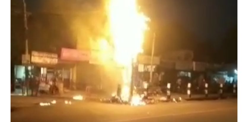 नेपालगंज धम्बाेजी चाेकमा बिद्यु लाईन  सट भएर पाेलमा आगलागी