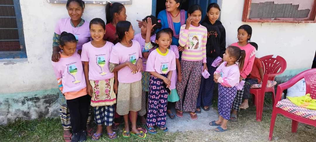 बडिमालिका ४ मा एक सय  बढि भुकम्पपिडित लाई लाई लुगा वितरण गरियाे