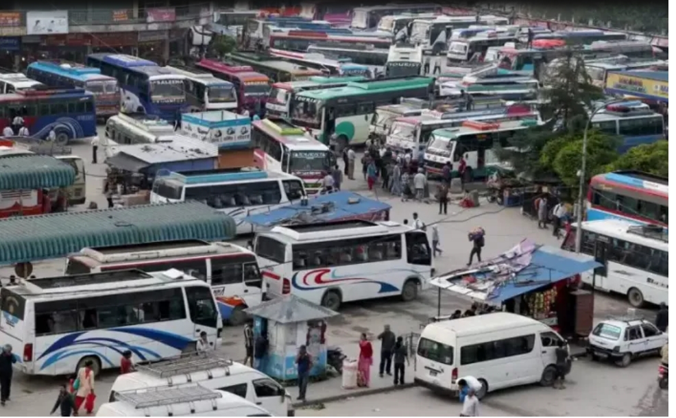 काठमाडौँ उपत्यकाबाट ३ दिनमा १ लाख ५० हजार यात्रु बाहिरिदै