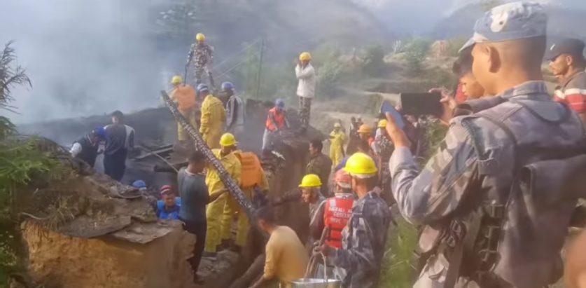 घरमा आगलागी हुदा नगद सहित लाखाैकाे  क्षति