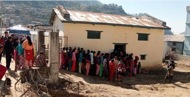 बाजुराकाे मार्तडीमा चामल किन्नेको भिड, कोल्टीमा अझै पुगेन्