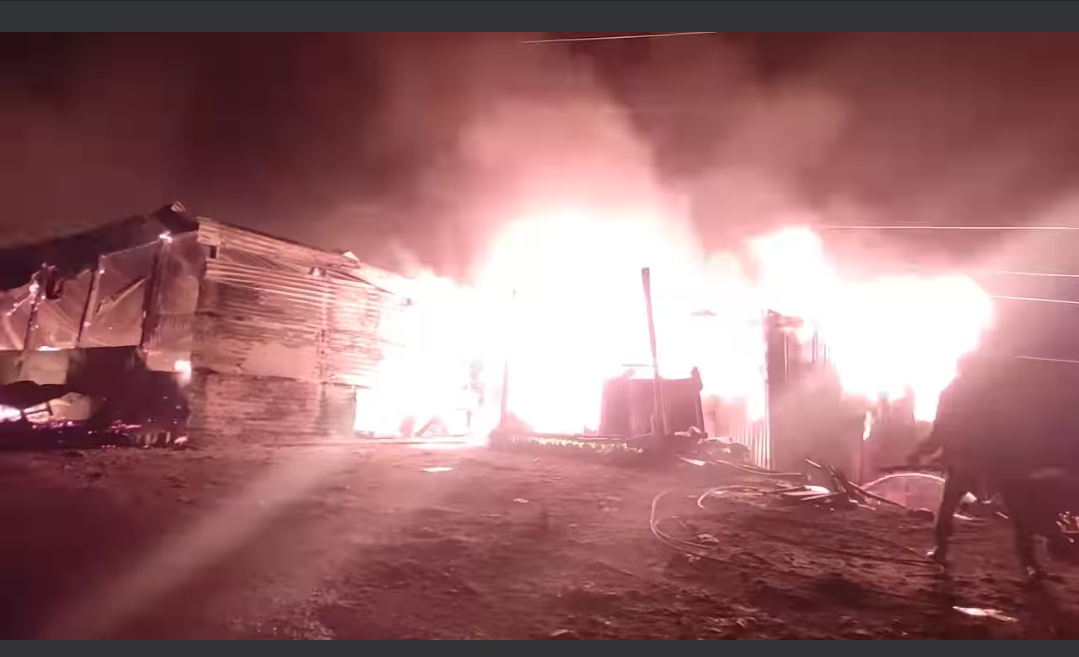 बाजुरामा एक पसलमा आगलागी