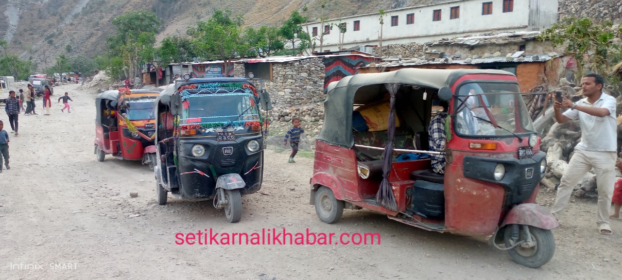 तराईमा अटो रिक्सा कमाई घटेपछि पहाडी भेगमा