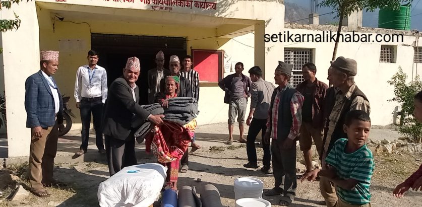 आगलागीमा क्षति घरपरिवारलाई खाद्यान्न र लत्ताकपडा सहित राहत