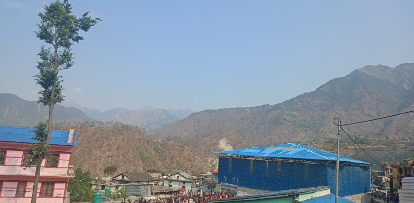 ने क पा एमालेकाे जिल्ला अधिवेशनमा मतदान सुरु