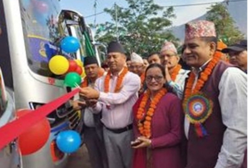 एसी बस मार्तडी देखि काठमाडौं संचालन: पुर्व मन्त्री थापाद्वारा उद्घाटन