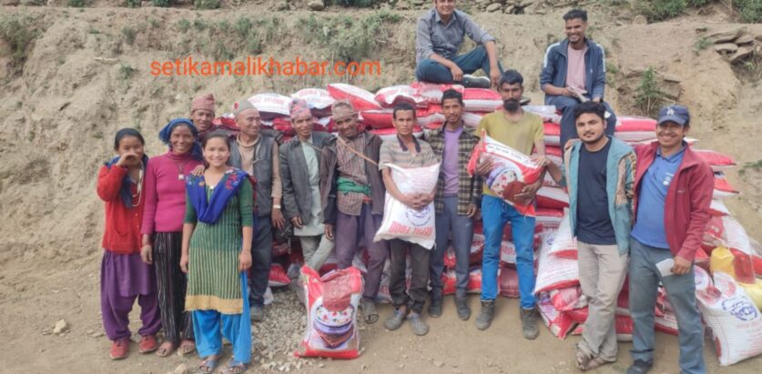 बिरुवा हुर्काए बापत किसानलाई चामल वितरण