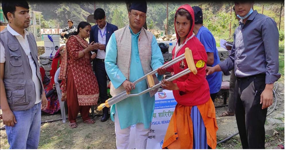 फिजियोथेरापी तथा शारीरिक पुर्नस्थापना शिविर मा ४ सय बढि ब्यक्ति लाभान्वित