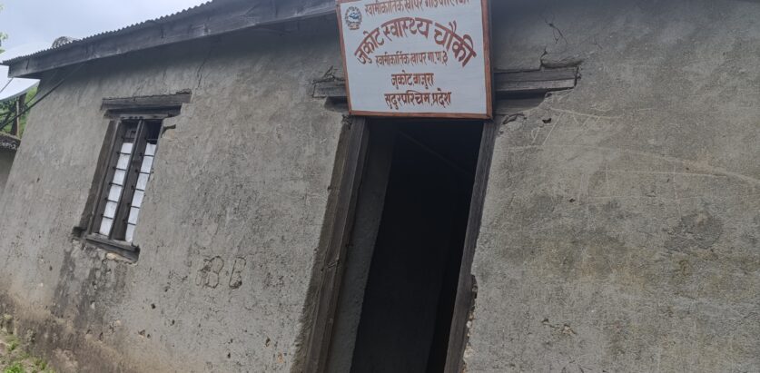 जुकोट स्वास्थ्य  चौकीको भवन जिर्ण हुँदा  सेवा दिन  समस्या