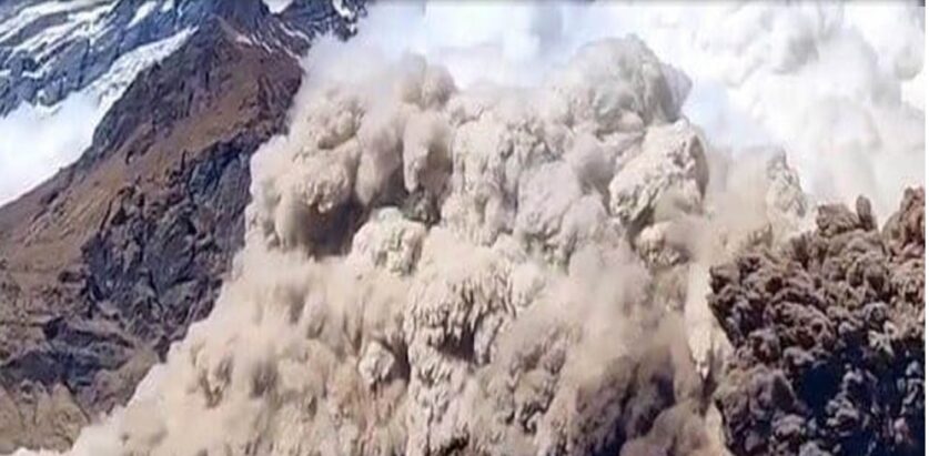 मुस्ताङमा  हिउँपहिरो,जांदा  बोक्सीखोला थुनियो