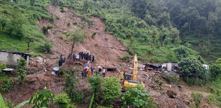 पहिराेमा पुरिएर वडासदस्य सहित दुईजना पुरिए