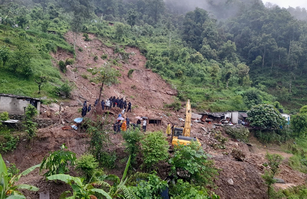 पहिराेमा पुरिएर वडासदस्य सहित दुईजना पुरिए
