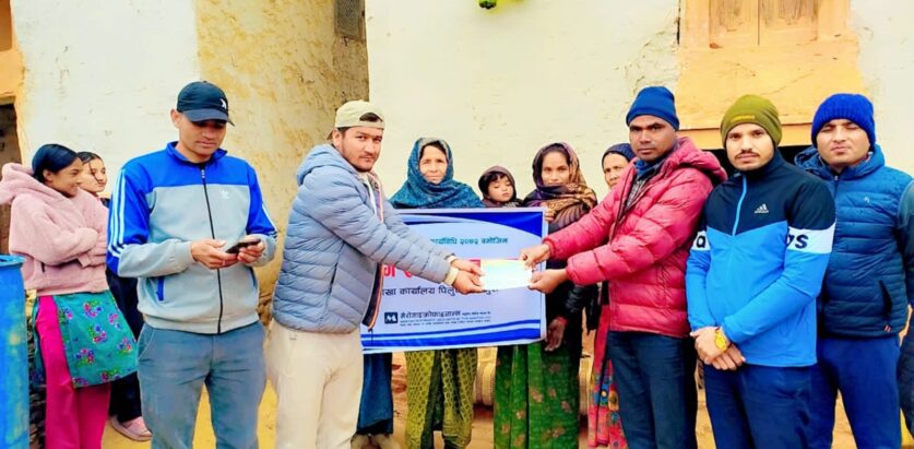 बाजुरामा मेरो माइक्रोफाइनान्सद्वारा  विमा दावी रकम बापत १ लाख  कर्जा मिनाह, ३१हजार सहयोग