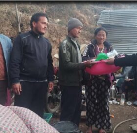 बडीमालिकाले दियो आगलागी पीडितलाई राहत