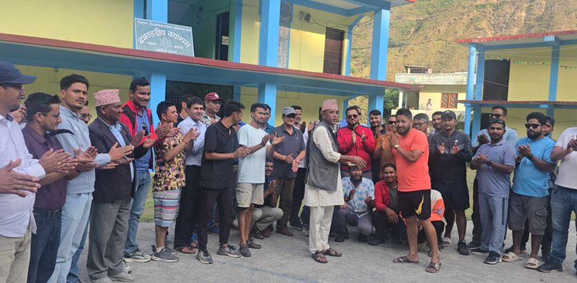 यूवा नेता भक्त भण्डारीले जन्मदिनको फजुल खर्च कटाएर बझाङ  दीप क्याम्पसलाई सहयोग