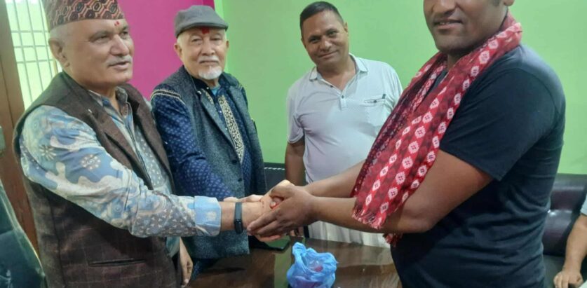 वडा कमिटी  अध्यक्ष  सिहँ एमाले परित्याग गरी नेकपा (एकीकृत समाजवादी) मा प्रवेश