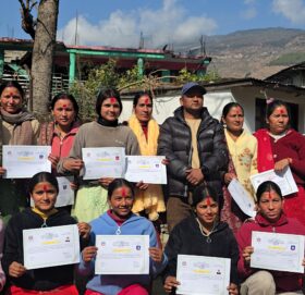 बझाङमा २ महिने मेसिनद्वारा होजियारी तालिम सम्पन्न