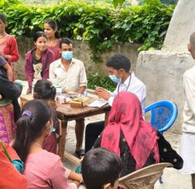 बाजुराको स्वामीकार्तिकमा भाइरल ज्वरोको कहर : ५१ परिवार प्रभावित, ९४ जनाको उपचार, विद्यालय बन्द