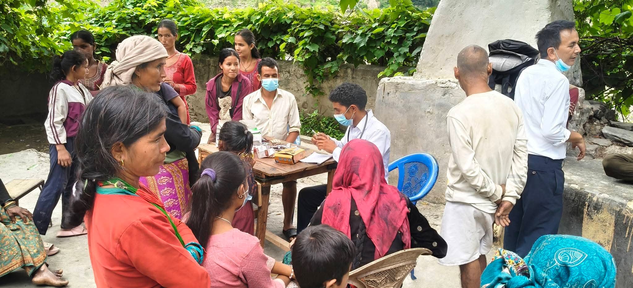 बाजुराको स्वामीकार्तिकमा भाइरल ज्वरोको कहर : ५१ परिवार प्रभावित, ९४ जनाको उपचार, विद्यालय बन्द